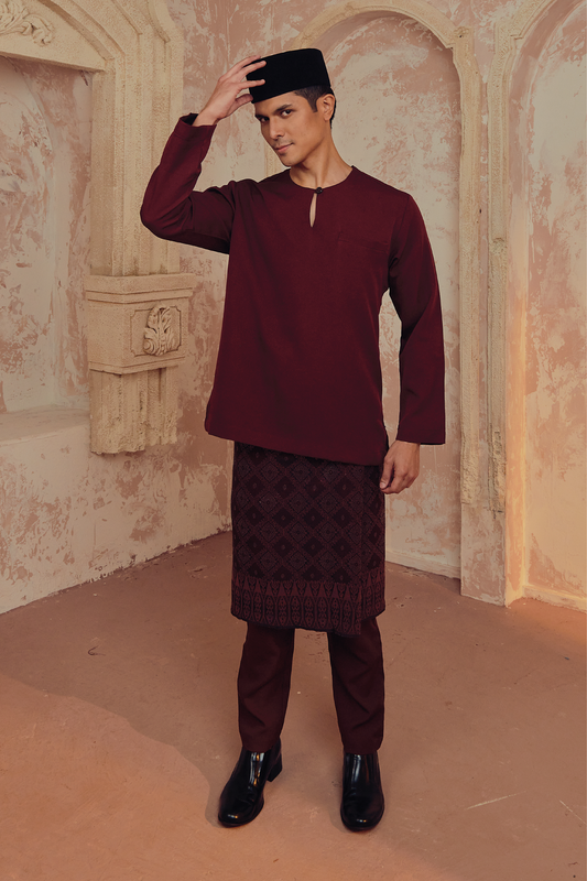 NADEM IN MAROON